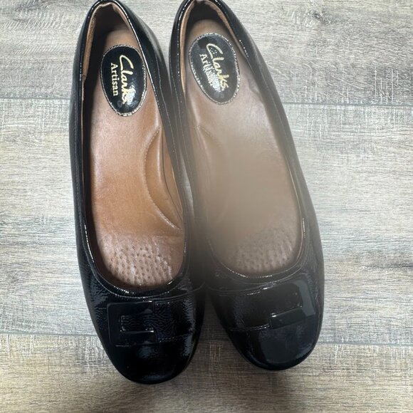Clarks Artisan Black Patent Leather Low Wedge Slip On Shoes Women's Size 8.5 - Picture 2 of 7